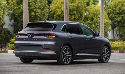 Cập nhật phần mềm VF8 phải tháo bỏ cảm biến xung quanh xe à các bác?