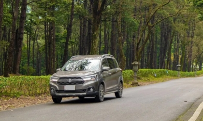 Có bác nào đi Suzuki XL7 dừng đèn đỏ bị giật không?