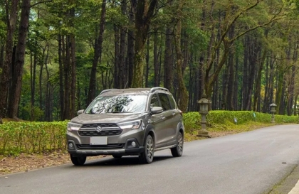 Có bác nào đi Suzuki XL7 dừng đèn đỏ bị giật không?