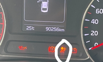 Vì sao Kia Cerato hiện lỗi thế này ạ?