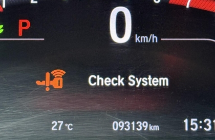 Xin các bác chỉ giáo lỗi hiện trên đồng hồ xe CRV