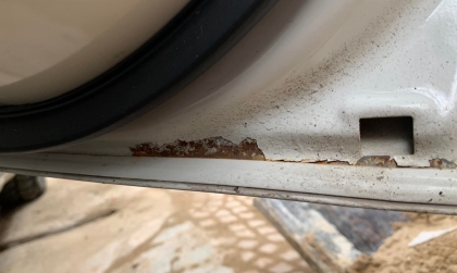 Cánh cửa Ford Everest bị rỉ thì xử lý sao?