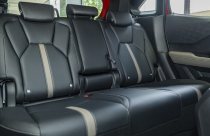 Mitsubishi Xforce đi đường gồ ghề có tiếng kêu ở hàng ghế là do nguyên nhân gì?