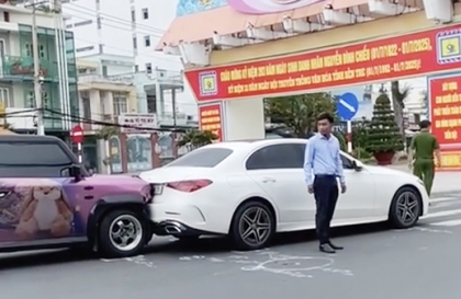 Clip TNGT: VinFast VF 3 ủn đít Mercedes-Benz C-class vì không tập trung lái xe