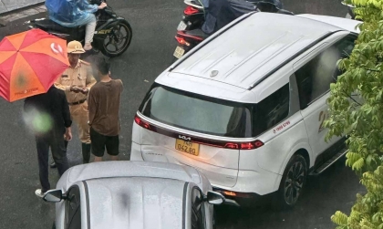 Ảnh TNGT: Chiếc VinFast Limo Green đầu tiên gặp tai nạn?