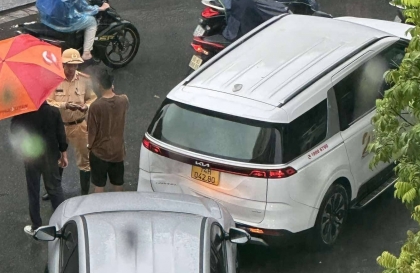 Ảnh TNGT: Chiếc VinFast Limo Green đầu tiên gặp tai nạn?