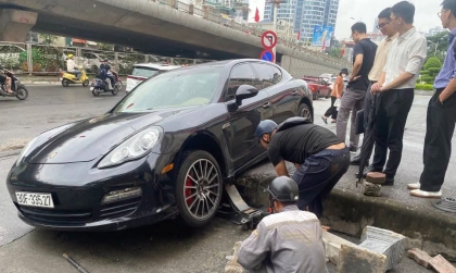 Ảnh TNGT: Porsche Panamera 