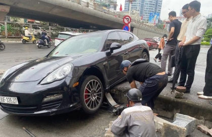 Ảnh TNGT: Porsche Panamera 