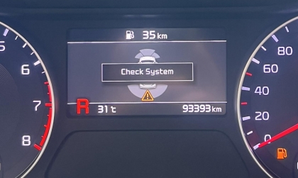 Lỗi trên đồng hồ Kia Cerato thế này là sao nhỉ?