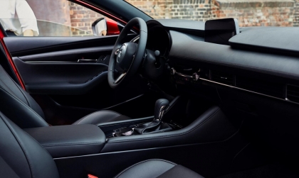 Lỗi màn hình Mazda3 bị đen mà nhạc vẫn phát là gì?