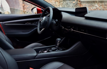 Lỗi màn hình Mazda3 bị đen mà nhạc vẫn phát là gì?