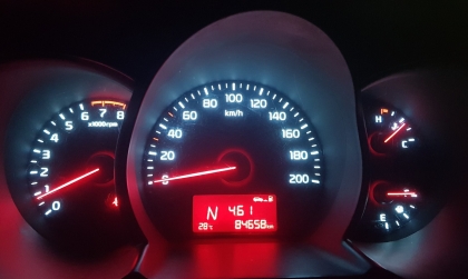 Kính xe Kia Morning bị bám nước thì phải làm thế nào?