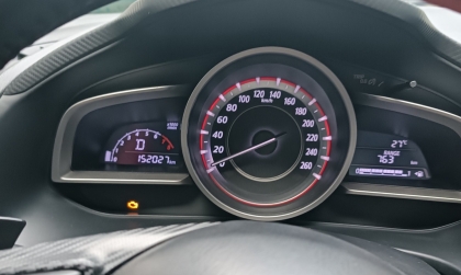 Các bác cho hỏi sao Mazda3 cứ đi trời mưa là báo lỗi động cơ?