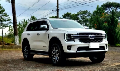 Ford Everest dừng đèn đỏ không đạp được ga lên là lỗi gì?