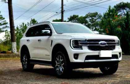 Ford Everest dừng đèn đỏ không đạp được ga lên là lỗi gì?