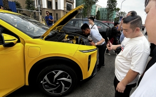 Sau VF 3, thêm cơ hội kinh doanh cho giới độ xe với VinFast Limo Green