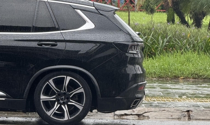 Đuôi xe Lux SA bị thế này có được bảo hành không?