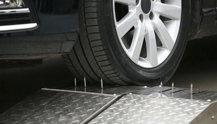 Lốp chống đinh là gì? Ưu điểm và hạn chế của lốp chống đinh