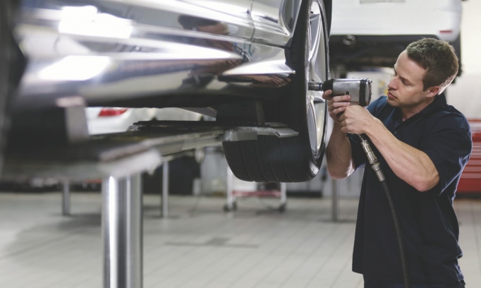 Kinh nghiệm lái xe: 5 phút kiểm tra lốp - An toàn cả hành trình