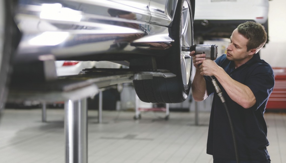 Kinh nghiệm lái xe: 5 phút kiểm tra lốp - An toàn cả hành trình