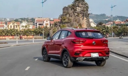 Làm sao để khắc phục xe MG ZS bị hấp hơi đèn?