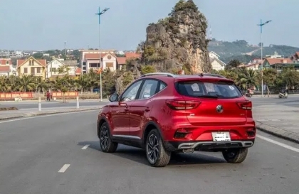 Làm sao để khắc phục xe MG ZS bị hấp hơi đèn?