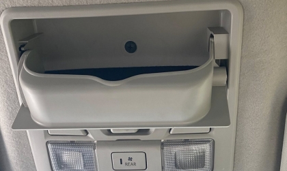 Cho em xin cách xử lý hộp để kính của Mitsubishi Triton với ạ!