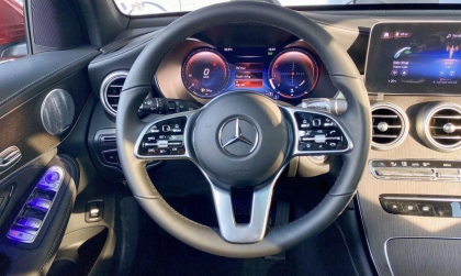 Xử lý thế nào với vô lăng xe GLC300 không chỉnh được?