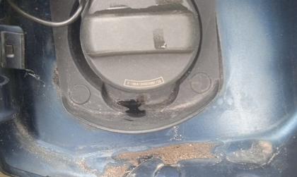 Nắp bình xăng Honda City bị đất cát tràn vào thì khắc phục được không?