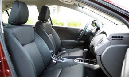 Honda City bị nước mưa ngấm vào sàn thì phải xử lý chỗ nào?