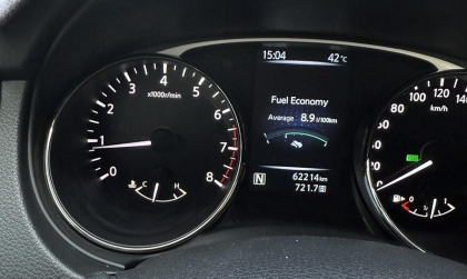 Vòng tua Nissan X-Trail lúc về N chỉ tầm 800 thì có bình thường không?