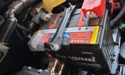 Các bạn cho hỏi xe VinFast VF 3 mới đi 3 tháng đã phải kích ắc quy là sao?