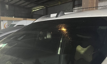 Vì sao đèn trong xe Ford Ranger không tự tắt các bác nhỉ?