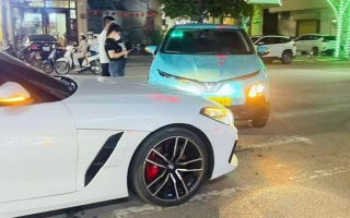 Ảnh TNGT: Tài xế VinFast VF 5 lĩnh đủ thứ tội khi đâm vào BMW Z4
