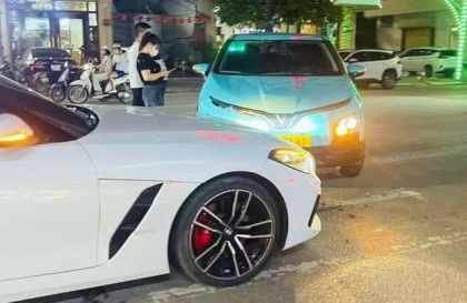 Ảnh TNGT: Tài xế VinFast VF 5 lĩnh đủ thứ tội khi đâm vào BMW Z4