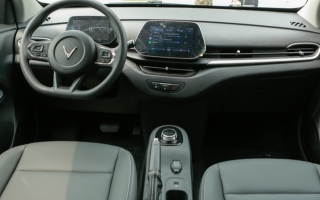 Vinfast VF5 chuyển số sang R-D vẫn đứng im phải làm sao?