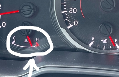 Toyota Corolla Cross báo nhiệt độ như này có sao không?