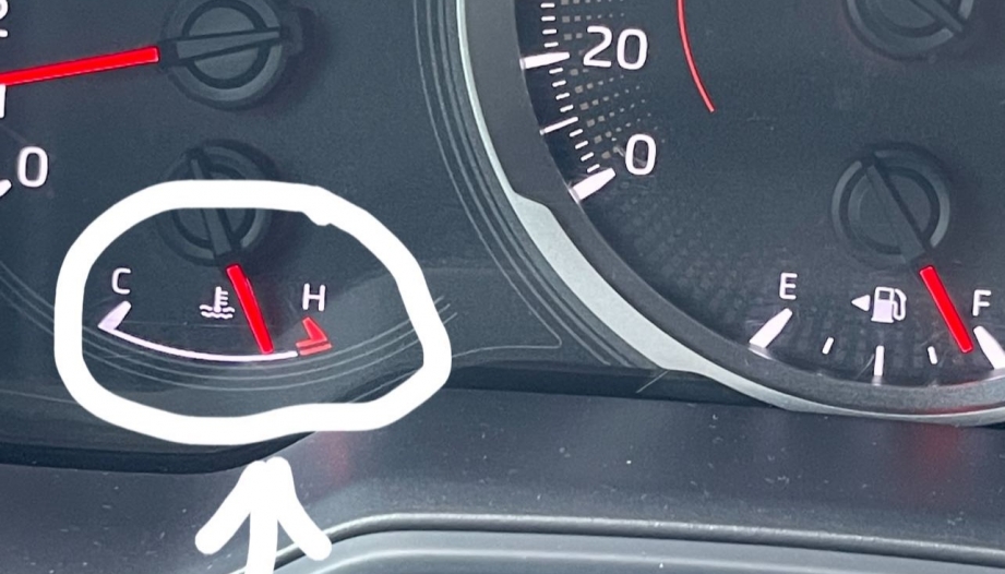 Toyota Corolla Cross báo nhiệt độ như này có sao không?