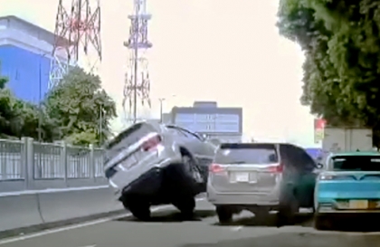 Clip TNGT: Đâm vào Toyota Innova, Fortuner cho biết vì sao được phong 