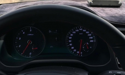 Hyundai Elantra nổ máy có tiếng kêu là do đâu?