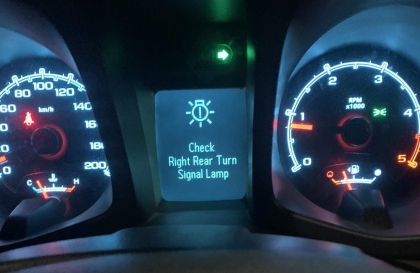 Xe Chevrolet Colorado báo lỗi đèn xi nhan thế này thì xử lý sao?