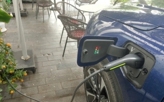 Sao xe vinfast vf6 bị tụt pin nhanh từ mức 30%?