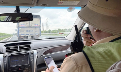 Clip: Cảnh sát Giao thông xử lý tình trạng