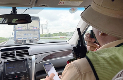 Clip: Cảnh sát Giao thông xử lý tình trạng