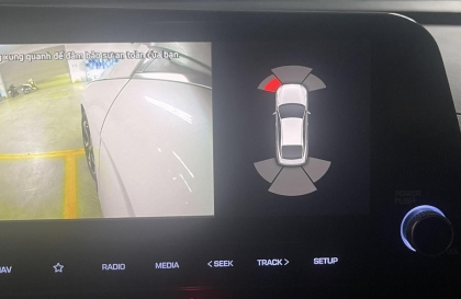 Cảm biến Hyundai Elantra báo đỏ như hình này là sao vậy?