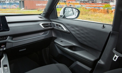 Sao xe Mitsubishi Xforce có tiếng kêu ở taplo bên phụ?