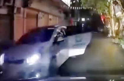 Clip: Tài xế đãng trí nhất năm
