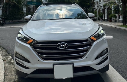 Anh em chỉ giáo giúp vấn đề Hyundai Tucson bị kêu phía sau với!