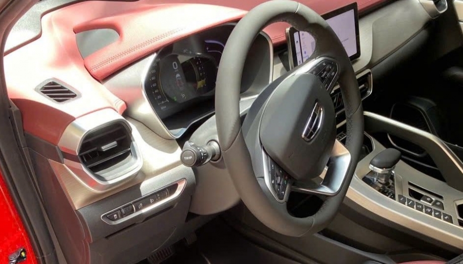 Geely Coolray có kích hoạt được đèn pha tự động không?