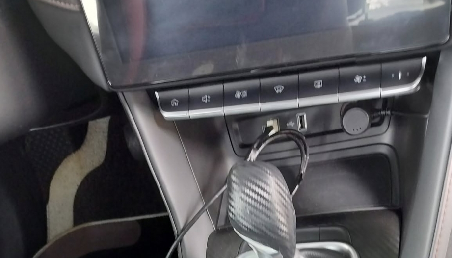 Làm sao kết nối điện thoại với MG ZS được thế ạ?